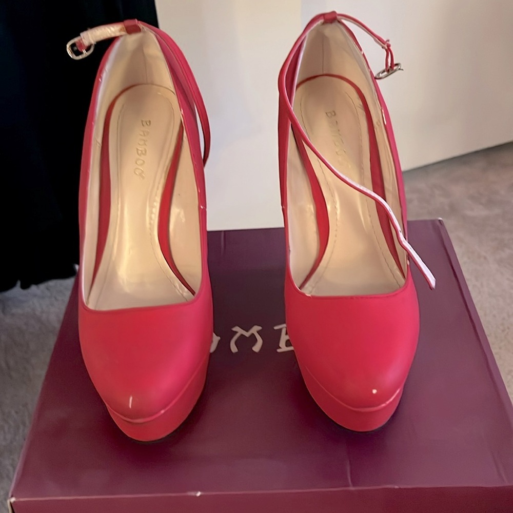 Flat form heels